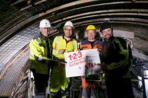 Top Gear unter Tage: Richard Hammond im Brennerbasistunnel